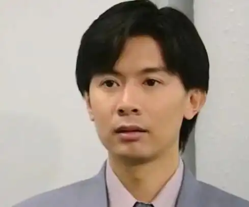 图何宝生与梁荣忠长相相似前者身价过亿却半道出家