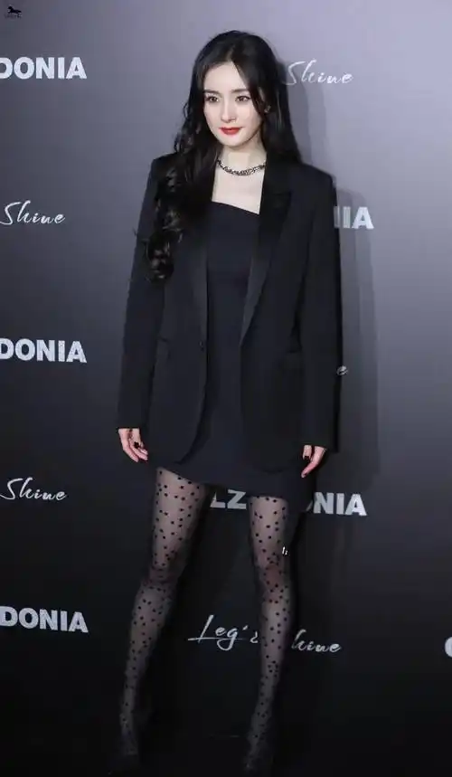 杨幂calzedonia代言·西装配斑点黑丝·性感美腿4k超清图片分享_女性