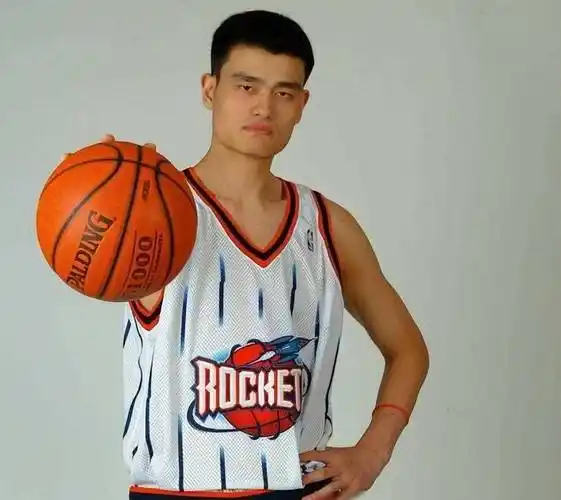 易建联在cba16年期间赚了1.5亿,你可知道姚明在cba赚