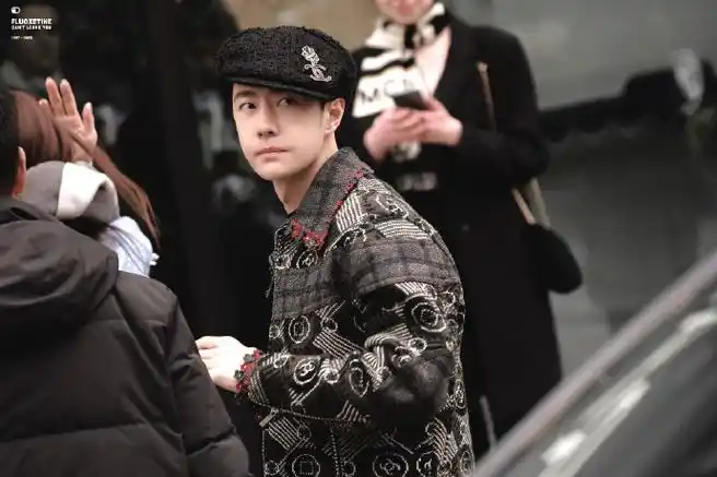 王一博用别针卡裤腰##王一博瘦得裤头都要别针了