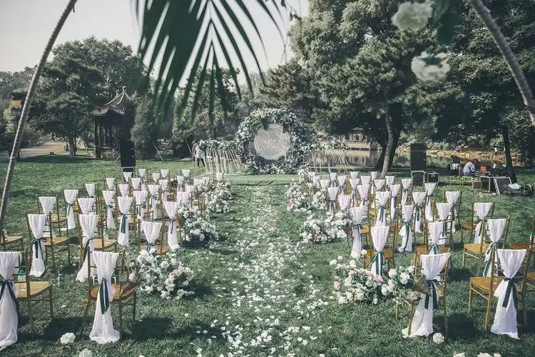 户外草坪婚礼-高端定制