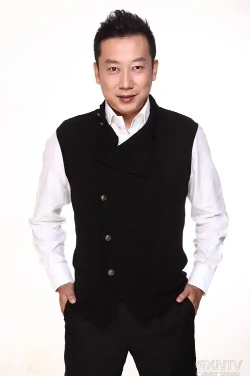 广西网络广播电视台2019-11-12 14:46:29担任《广西新闻》的播音主持