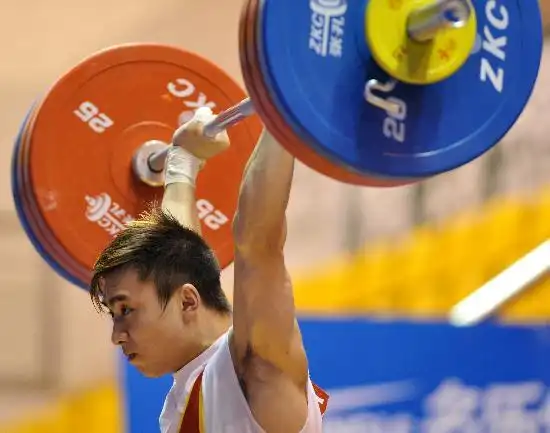 图文-全国男子举重奥运选拔赛 杨帆斩获310公斤亚军
