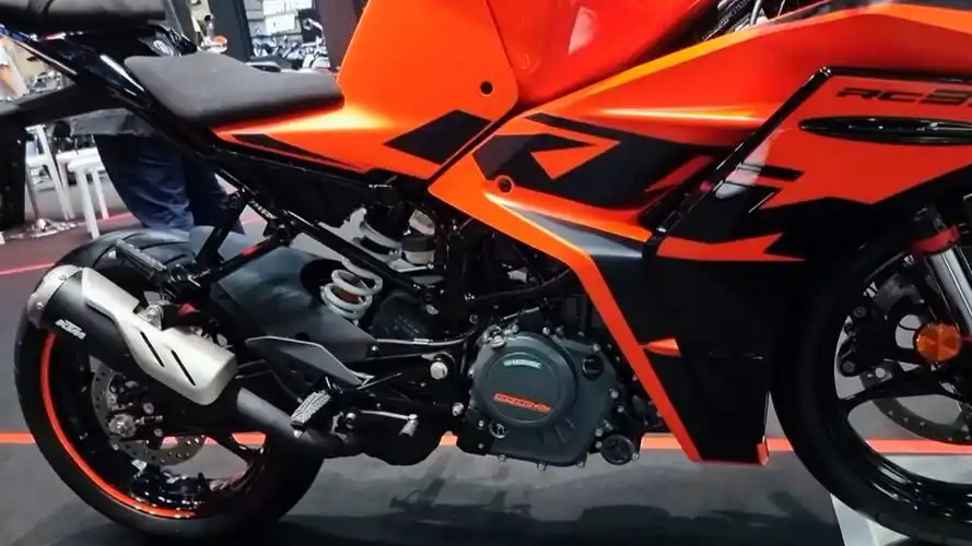 2022款ktmrc390摩托配abs动力强颜值高售价50980元