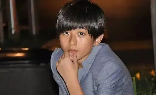 林志颖儿子kimi"开挂式"长大,五官长开,却意外撞脸蔡徐坤