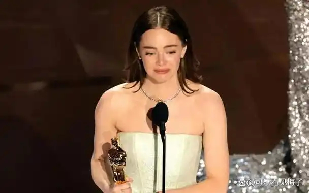 35岁的明星艾玛·斯通获得2024年奥斯卡金像奖最佳女主角