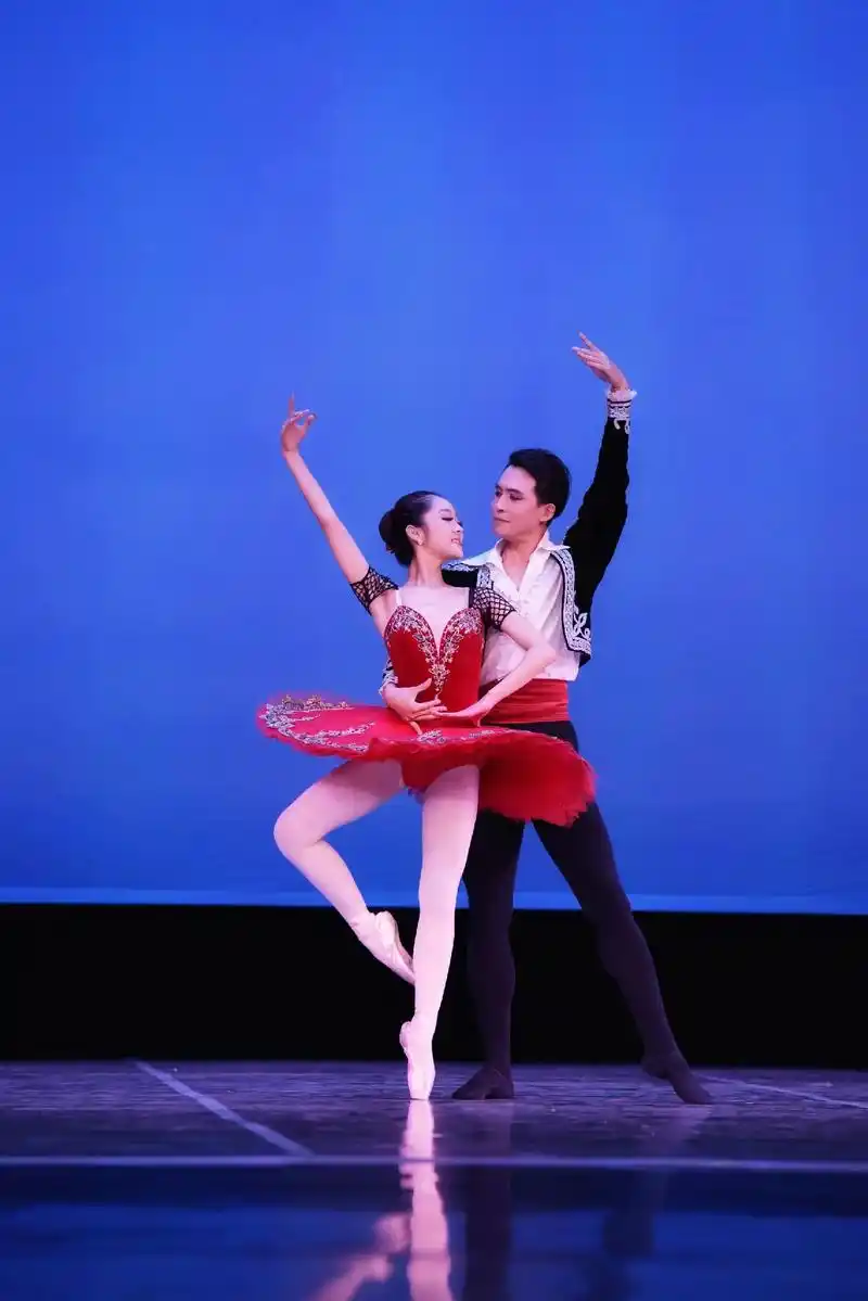 芭蕾双人舞小品.#舞蹈摄影 #优美的舞姿伴随着动人的旋律让人 - 抖音