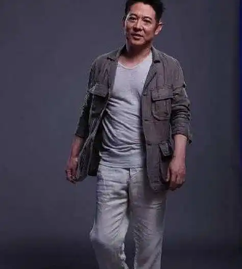 李连杰和甄子丹两位国际功夫巨星,都出生于1963年,今年都54岁.