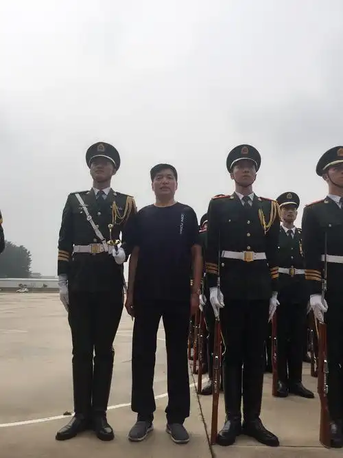 身高1.90米的仪仗队队长