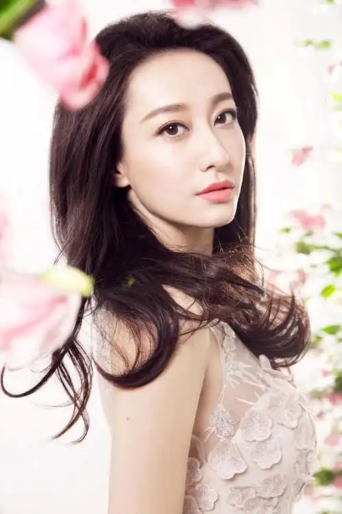 董维嘉可不仅仅满足于在电视剧领域发光发热,她还进军了电影圈