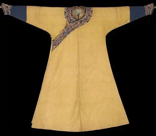 图2  清皇太极御用黄色团龙纹常服袍(袍服面料为