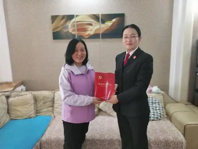 淇县法院:"政治生日"明初心 "三八节"为退休女干部过政治生日 - 鹤壁