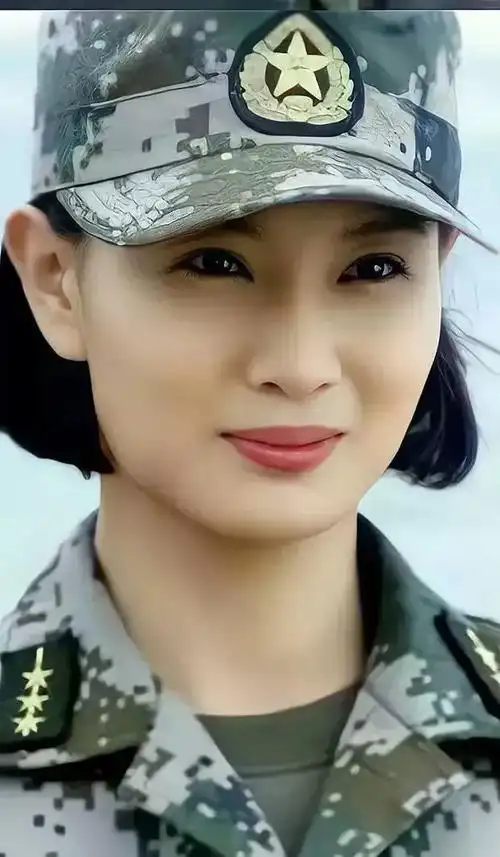 军旅剧女神侯梦莎英姿飒爽唯美高清写真集4张军装照