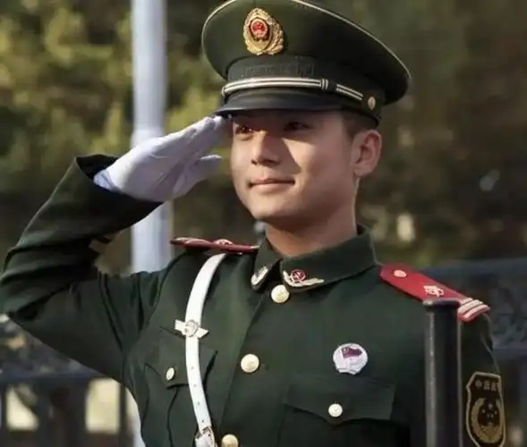 兵哥哥,请你为这么多姑娘的终身幸福负责!