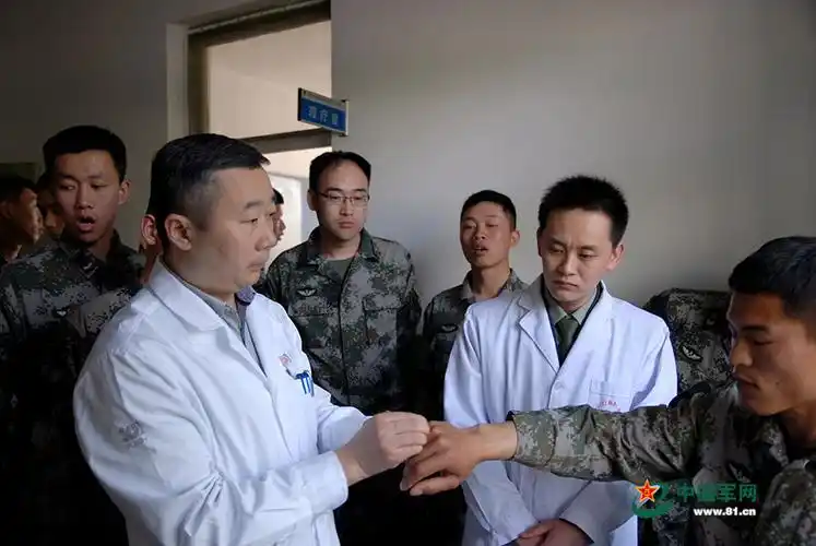 军医黄彬和他针尖上的科室