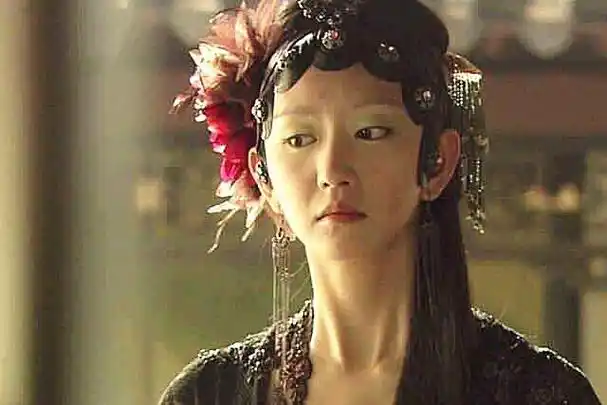 唐一菲饰演秦可卿