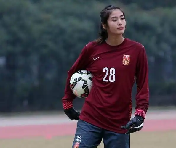 中国女足第一美女赵丽娜,肤白貌美大长腿,29岁仍是单身!