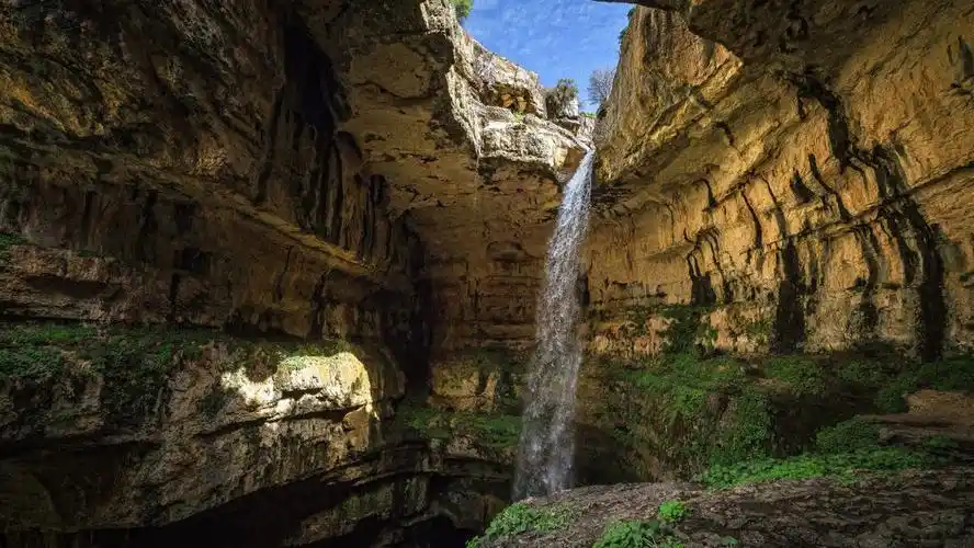 真实裸眼3d,三层岩桥,落差255米的黎巴嫩巴塔拉峡谷瀑布!