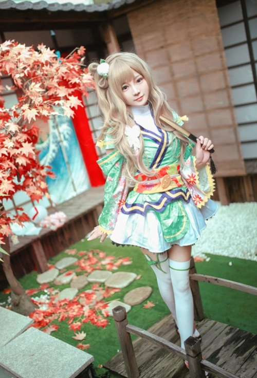 漂亮小姐姐cosplay白丝腿袜