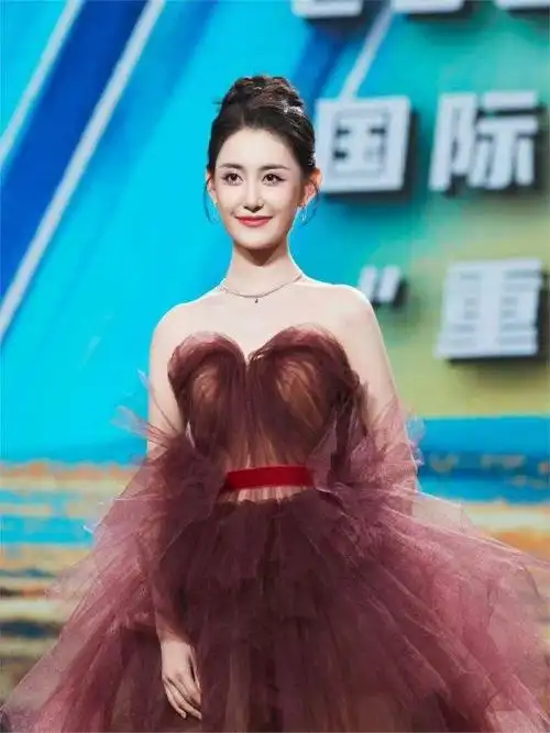 蒋依依角色被换,平台与资本对风险艺人的规避意识是越来越强了