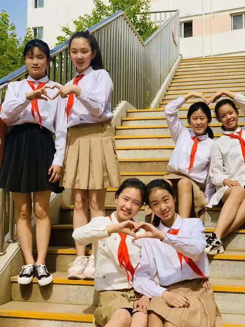 福州路小学2020年6年级2班毕业照留影.