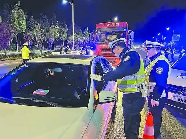 交警部门严查酒驾醉驾交通违法