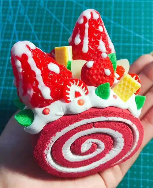 最近迷恋上了粘土蛋糕～玩儿粘土三个月了～会坚持下去～做出更好的