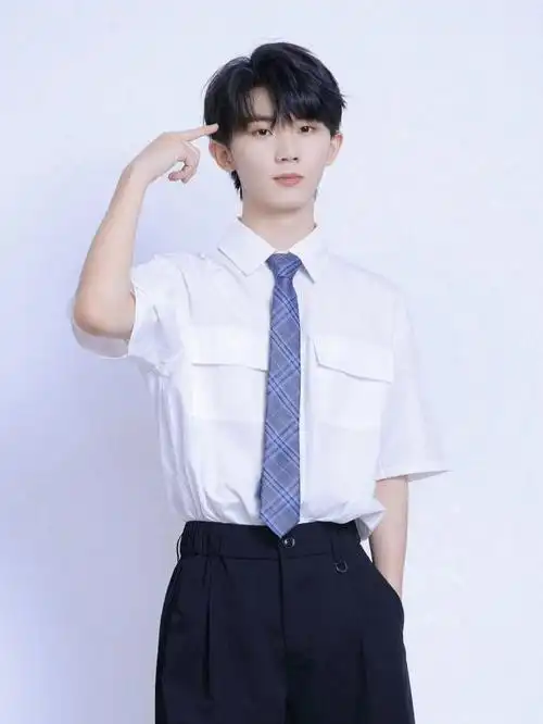 白衬衫的时代少年团