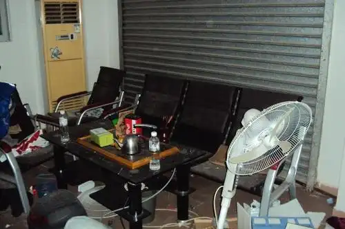 【第一次拍卖】东莞市石碣镇石碣上一村三巷90号出租屋内的办公用品及