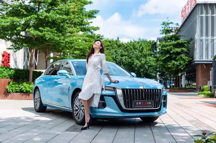 汽车拍摄全新红旗h5