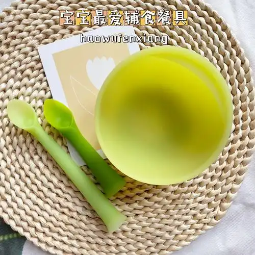 崔玉涛老师说过:一般在9-10个月,孩子就开始模仿大人吃饭,这时