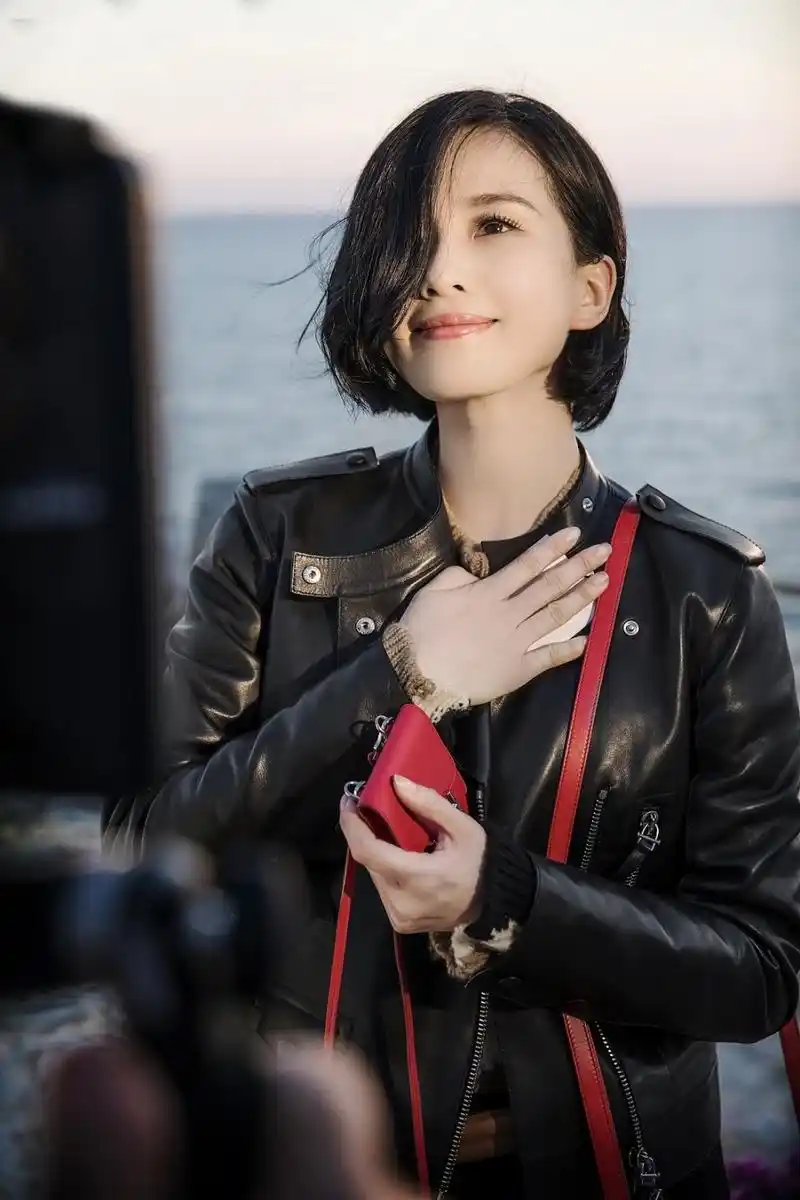 刘诗诗短发帅气复古唯美写真图片_明星_美桌图片库