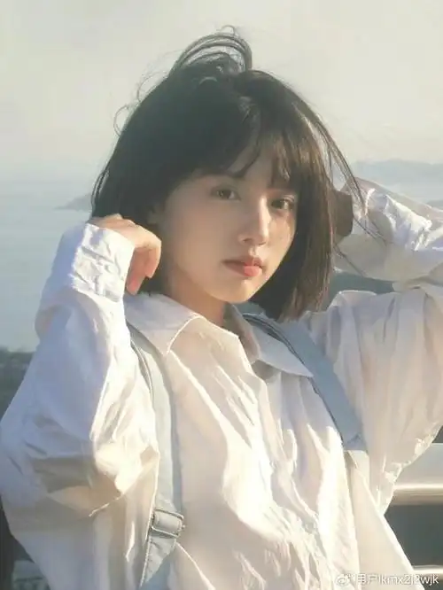 它不仅能够展现出女性的清纯,可爱气质,还能够修饰脸型,凸显眼睛的