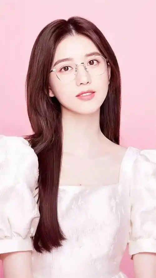 肤白貌美温柔可爱台湾美女李凯馨写真美图