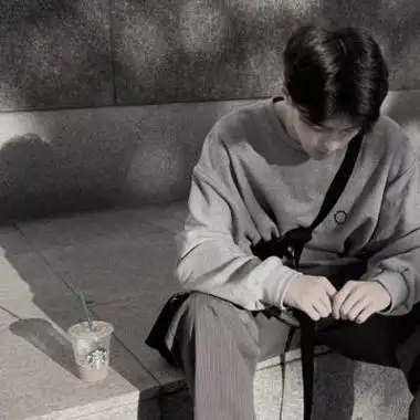 孤独伤感男生头像真人不明白自己的人生方向