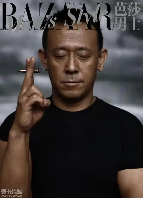 《让子弹飞》 姜文闭眼登时尚封面 贺岁档要做淡定帝