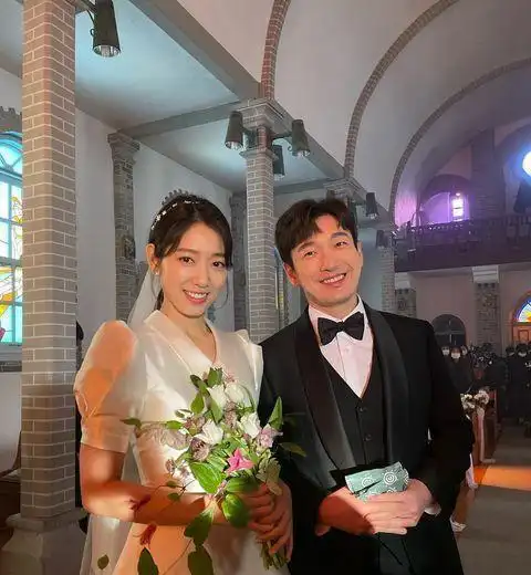 让朴信惠点头的崔泰俊是谁认识朴信惠丈夫崔泰俊必知5个私人情报