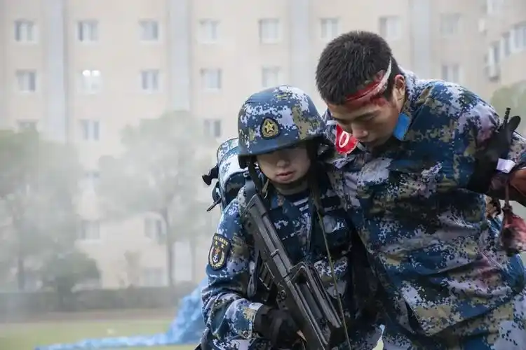 毕业季 | 这位海军军医大学的"顶流"女学员,选择了戍守岛礁