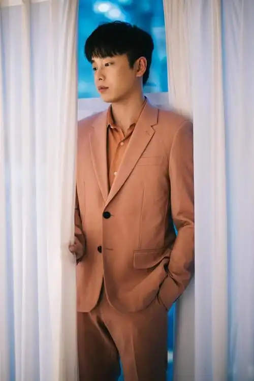 "猛男色"西装太温柔,果然颜值高任性