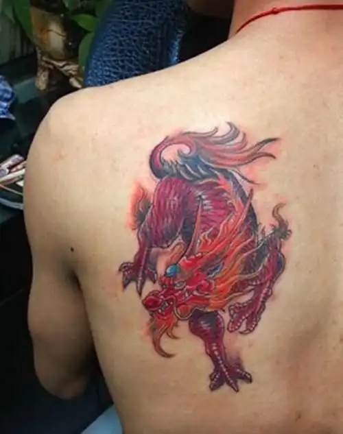 肩部传统又时尚的麒麟纹身