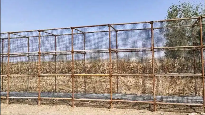 堆放玉米用的架子.