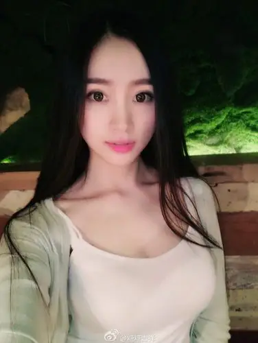 上海大长腿妹子糖糖吉祥唯美自拍生活照