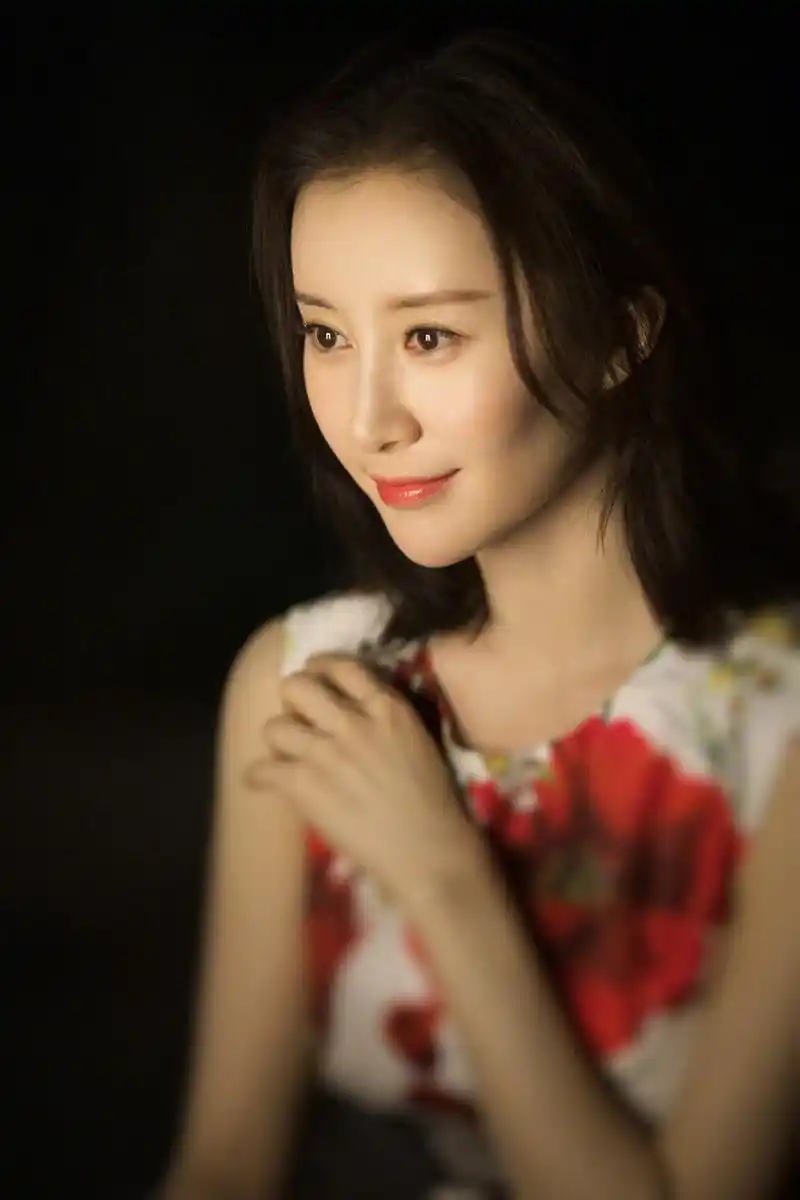 舒畅最新气质写真图片,明星,气质,写真,高清,美女明星,舒畅,典雅