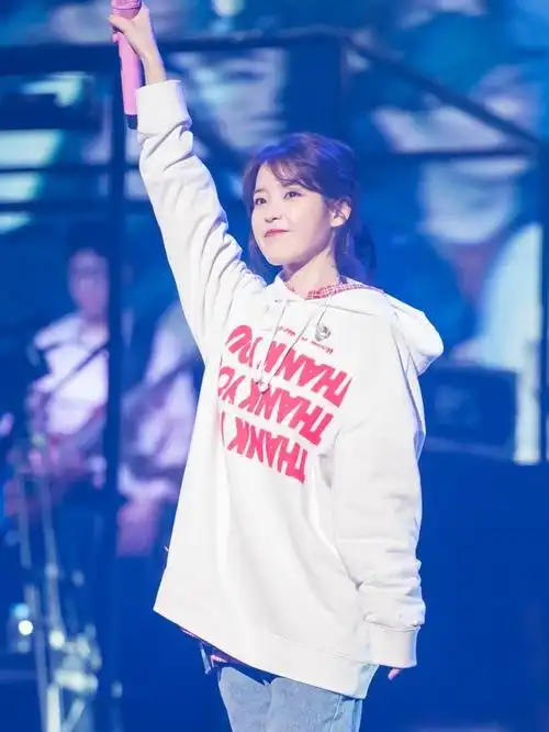明星李知恩iu同款字母连帽卫衣服秋冬运动加绒ins潮bf演唱会慵懒