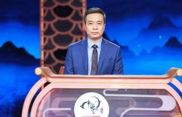 诗词大会上的康震因停车坐爱枫林晚引专家质疑他真错了