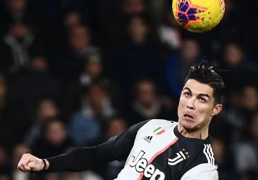 c罗256米头球被吹上天最精彩的头球没有之一东哥又得火3天