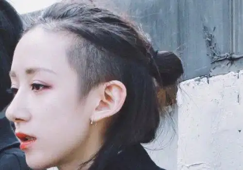 女生剃鬓角学生头短发发型