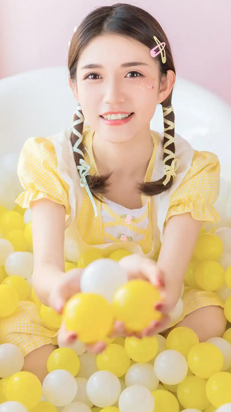 日系清新灵动美少女私房写真手机壁纸