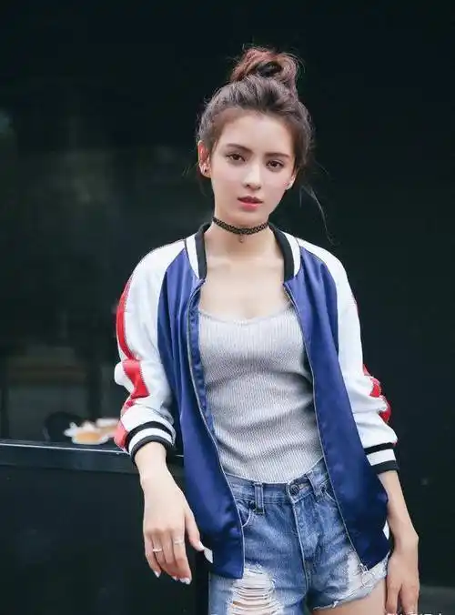 张予曦先是模特出道,后来转型做了演员.