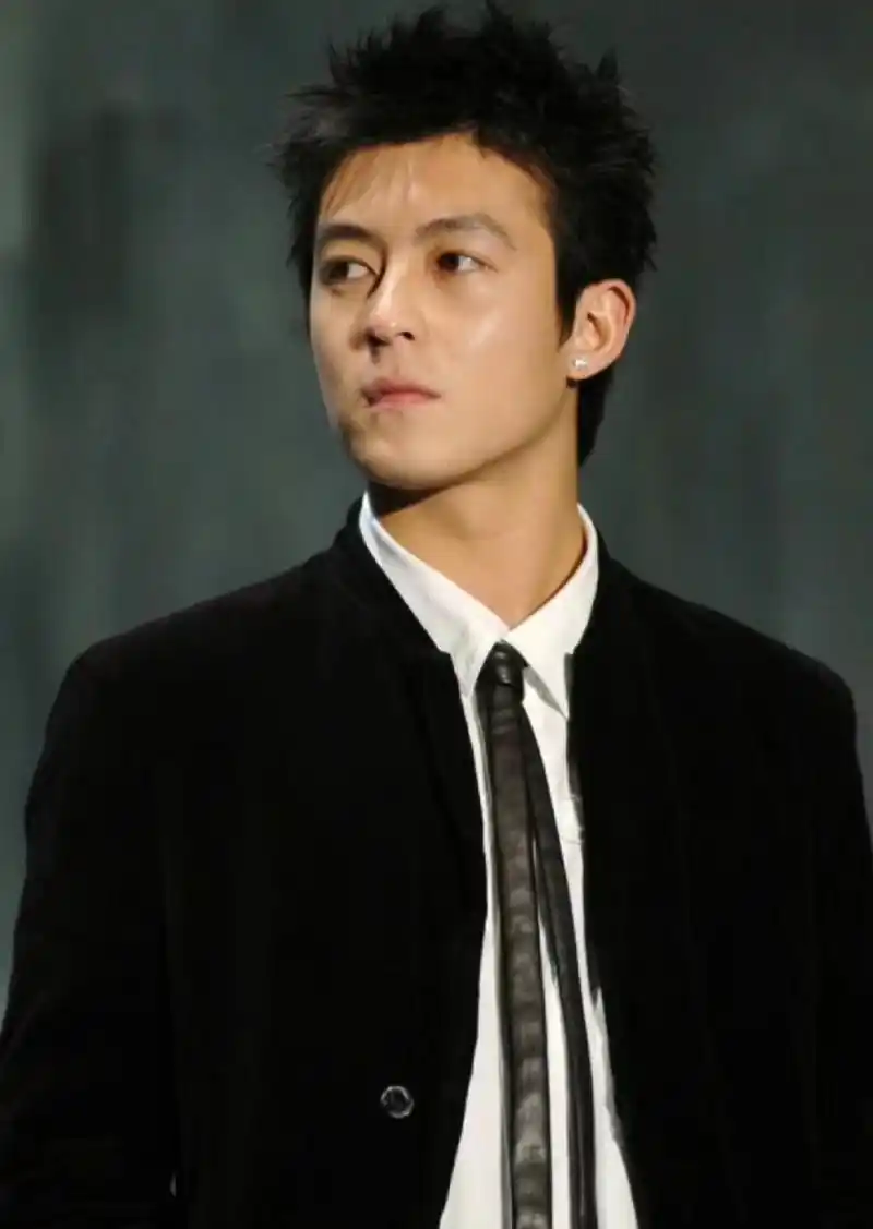 这就是当年港星不好混的原因吗  回顾完那些港星男神的颜值,简直是帅